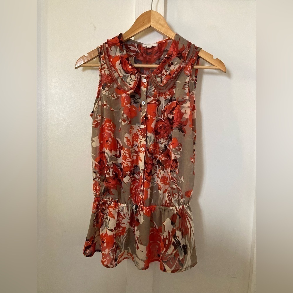 Pleione Small mother of pearl button down Peter Pan collars sleeveless blouse